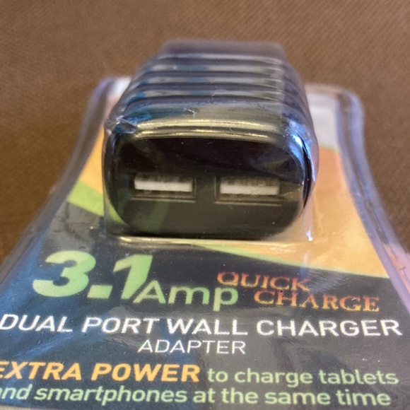 ⚜️3.1 Amp Black Dual Port Wall Charger! NWT! - Picture 2 of 4